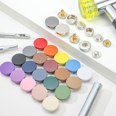 Accesorios decorativos Prensa redonda de aleación de zinc botones de metal personalizados para ropa