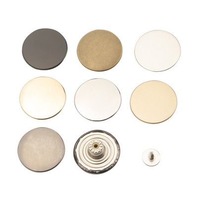 Botones de base de aleación de zinc de metal en relieve Botón de latón para abrigo