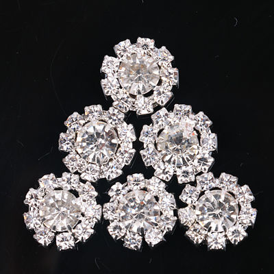 Forma de flor de metal de novia Color claro Botón de cristal de lujo Sandales de lujo Botones de diamante de cristal de lujo para ropa