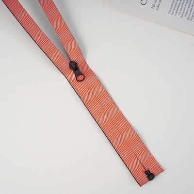 Fábrica de venta al por mayor Custom 3# 5# 7# cerradura impermeable de nylon Auto Lock Varios tipos de cerradura de nylon para bolsas de ropa