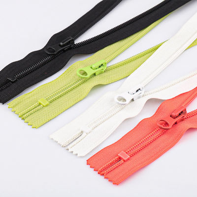 Fabricante de cremallera de nylon Rolos al por mayor 3# 5# 8# 10# cremallera cremallera de bobina de nylon para ropa