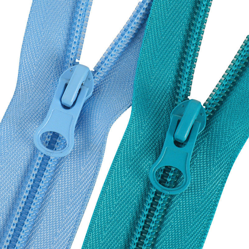 Fábrica de venta al por mayor 3# 5# 7# 8# 10# de nylon cadena larga cierre de cerradura mismo color dientes cierre de cerradura colorido cierre de nylon para la bolsa ropa zapatos